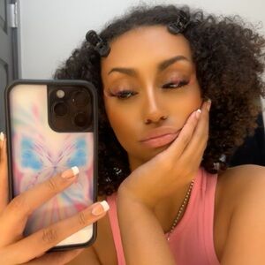 Meet your Posher, Leea